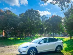 Vit Begagnad 2023 Tesla Model Y Long Range AWD SUV | 480 000 kr