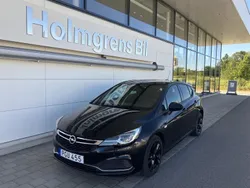 Svart Begagnad 2017 Opel Astra Dynamic Halvkombi | 129 900 kr (Marknadspris)