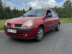 Röd Begagnad 2006 Renault Clio R.S. Authentique Halvkombi | 24 595 kr (Marknadspris)