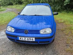 Blå Begagnad 2000 VW Golf IV Trendline Halvkombi | 13 500 kr (Lite dyr)
