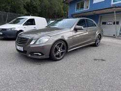 Mörkbrun Begagnad 2010 Mercedes E250 Avantgarde Sedan | 129 900 kr (Lite dyr)