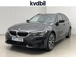 Svart (svart metallic) Begagnad 2022 BMW 330e Sport Line Kombi | 289 800 kr (Bra pris)