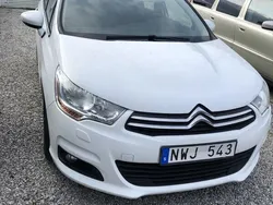 Vit Begagnad 2013 Citroën C4 Halvkombi | 46 000 kr (Marknadspris)