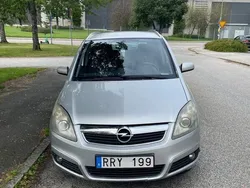 Silver Begagnad 2007 Opel Zafira Minibuss | 25 000 kr