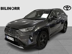 Grå Begagnad 2020 Toyota RAV4 Hybrid Style SUV | 289 900 kr (Marknadspris)