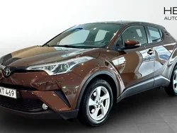 Brun (brown) Begagnad 2018 Toyota C-HR Active SUV | 179 990 kr (Marknadspris)