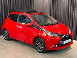 Röd Begagnad 2015 Toyota Aygo X-wave Halvkombi | 89 000 kr