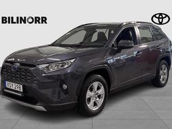 Mörkgrå Begagnad 2020 Toyota RAV4 Hybrid Active SUV | 279 400 kr (Marknadspris)