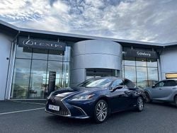 Mörkblå Begagnad 2019 Lexus ES300H Executive Line Sedan | 379 000 kr (Marknadspris)