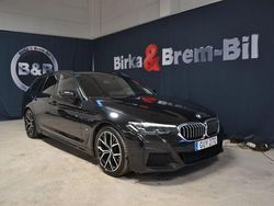 Svart Begagnad 2021 BMW 520 M Sport Kombi | 369 000 kr (Marknadspris)
