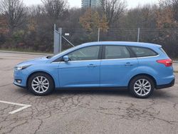 Blå Begagnad 2017 Ford Focus Titanium Kombi | 64 900 kr (Marknadspris)
