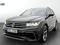 Mörkgrå Begagnad 2023 VW Tiguan Elegance SUV | 399 900 kr (Marknadspris)