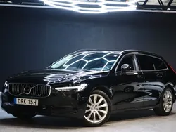 Svart Begagnad 2022 Volvo V90 Momentum Kombi | 349 800 kr (Marknadspris)