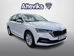 Vit Begagnad 2023 Skoda Octavia Ambition Kombi | 279 900 kr (Marknadspris)