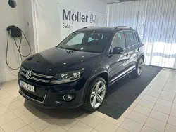 Mörkblå (night blue) Begagnad 2014 VW Tiguan R-line SUV | 169 000 kr (Marknadspris)