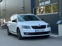 Vit Begagnad 2016 Skoda Octavia SportLine Kombi | 144 900 kr (Bra pris)