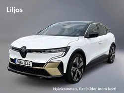 Vit Begagnad 2022 Renault Mégane Iconic Halvkombi | 314 000 kr (Marknadspris)