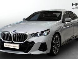 Grå (grey) Begagnad 2025 BMW 530e M Sport Sedan | 628 700 kr (Superpris)