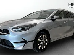 Grå (silver) Ny 2025 Kia Ceed Sportswagon Advance Kombi | 292 455 kr (Marknadspris)