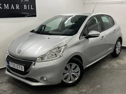 Ljusgrå (grå) Begagnad 2015 Peugeot 208 Halvkombi | 79 900 kr (Marknadspris)