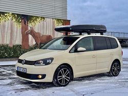 Beige Begagnad 2011 VW Touran Minibuss | 35 000 kr (Lite dyr)