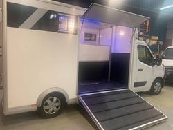 Vit Begagnad 2022 Renault Master Van | 937 500 kr