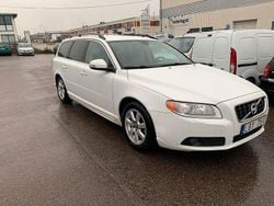 Vit Begagnad 2010 Volvo V70 Momentum Kombi | 54 900 kr (Dyr)