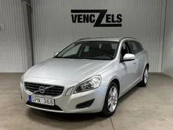 Ljusgrå Begagnad 2011 Volvo V60 Momentum Kombi | 79 000 kr (Marknadspris)