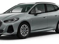 Svart Ny 2024 BMW 230e Active Tourer Comfort Edition Minibuss | 479 700 kr (Marknadspris)