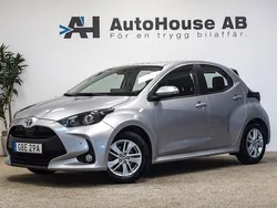 Silver Begagnad 2022 Toyota Yaris Hybrid Active Halvkombi | 204 000 kr (Marknadspris)
