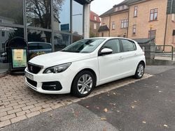 Vit Begagnad 2020 Peugeot 308 Active Halvkombi | 129 900 kr (Marknadspris)
