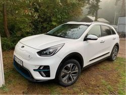 Vit Begagnad 2019 Kia e-Niro Advance SUV | 200 000 kr (Lite dyr)