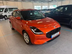 Orange Ny 2024 Suzuki Swift Halvkombi | 219 900 kr (Marknadspris)