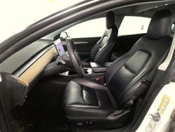 Vit Begagnad 2021 Tesla Model 3 Sedan | 249 900 kr (Lite dyr)