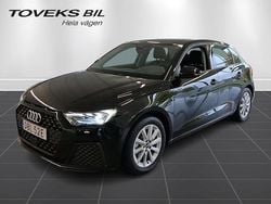 Svart (mytsvart metallic) Begagnad 2025 Audi A1 Sportback Proline Halvkombi | 249 900 kr (Lite dyr)