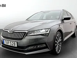 Grå Begagnad 2023 Skoda Superb LAURIN & KLEMENT Kombi | 379 900 kr (Lite dyr)