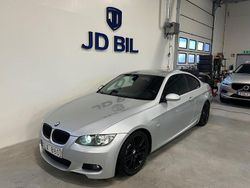 Ljusgrå Begagnad 2008 BMW 325 M Sport Sportkupé | 99 800 kr (Marknadspris)