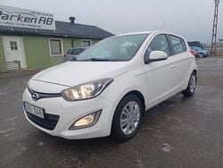 Vit Begagnad 2013 Hyundai i20 Premium Halvkombi | 64 900 kr (Marknadspris)