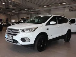 Vit Begagnad 2017 Ford Kuga Titanium SUV | 209 800 kr (Lite dyr)