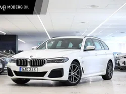 Vit Begagnad 2023 BMW 530e M Sport Kombi | 394 900 kr (Marknadspris)