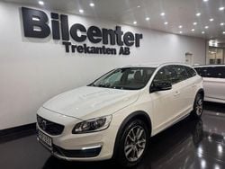Vit Begagnad 2016 Volvo V60 CC Summum Kombi | 199 900 kr (Marknadspris)