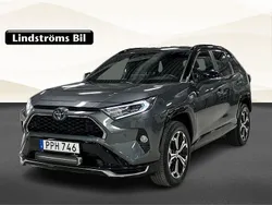 Grå Begagnad 2021 Toyota RAV4 Hybrid Style SUV | 399 900 kr (Marknadspris)