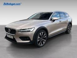 Grå Begagnad 2024 Volvo V60 CC Plus Kombi | 459 500 kr (Marknadspris)