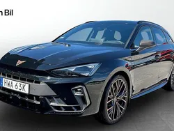 Svart (midnight black metallic) Begagnad 2024 Cupra Leon VZ Kombi | 454 900 kr