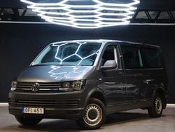 Grå Begagnad 2017 VW Caravelle Trendline Minibuss | 239 800 kr (Marknadspris)