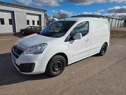 Vit Begagnad 2015 Peugeot Partner Minibuss | 77 900 kr (Bra pris)