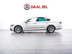 Vit Begagnad 2017 VW Passat R-line Sedan | 174 700 kr (Marknadspris)