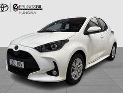 Vit Begagnad 2023 Toyota Yaris Hybrid Active Halvkombi | 229 900 kr (Marknadspris)