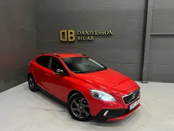 Röd Begagnad 2014 Volvo V40 CC Momentum Kombi | 84 800 kr (Marknadspris)
