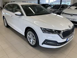 Vit Begagnad 2021 Skoda Superb LAURIN & KLEMENT Kombi | 269 000 kr (Bra pris)